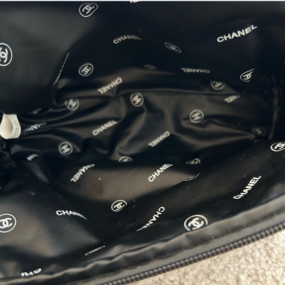 CHANEL VELOUR COSMETIC/ TRAVEL BAG - Picture 5 of 8